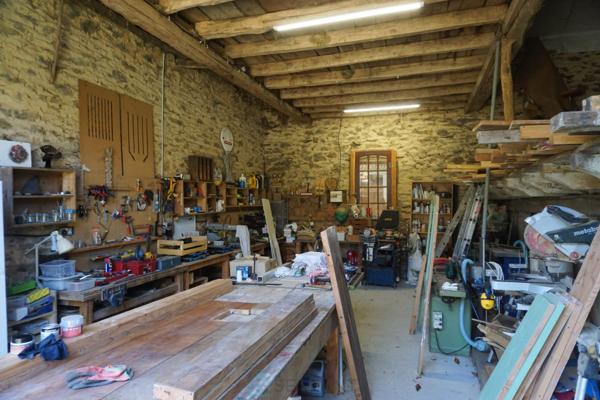 Ancien corps de ferme niché au coeur d'une nature verdoyante et préservée.
