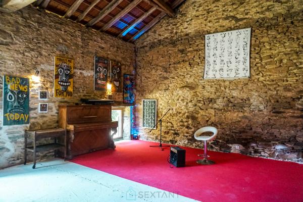 Ancien corps de ferme niché au coeur d'une nature verdoyante et préservée.