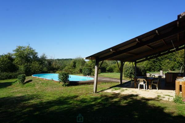 Ancien corps de ferme niché au coeur d'une nature verdoyante et préservée.