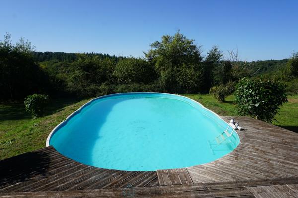 Ancien corps de ferme niché au coeur d'une nature verdoyante et préservée.