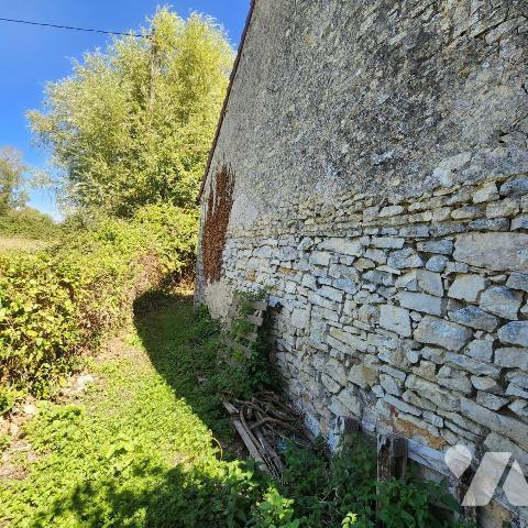  Maison de caractère sur grand terrain à CHERRE- Potentiel exceptionnel