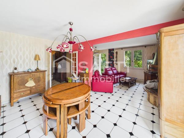 PESSAC – Maison familiale de 95 m² avec garage, terrasse et stationnements