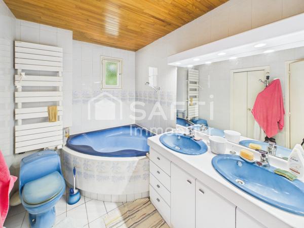 PESSAC – Maison familiale de 95 m² avec garage, terrasse et stationnements