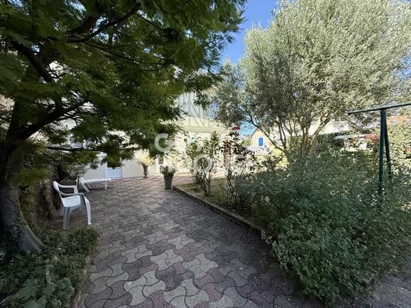 MAISON AVEC TRES BEAU JARDIN TERRASSE ET DEPENDANCE- TROUVILLE SUR MER