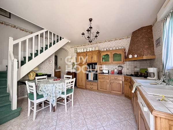 MAISON AVEC TRES BEAU JARDIN TERRASSE ET DEPENDANCE- TROUVILLE SUR MER
