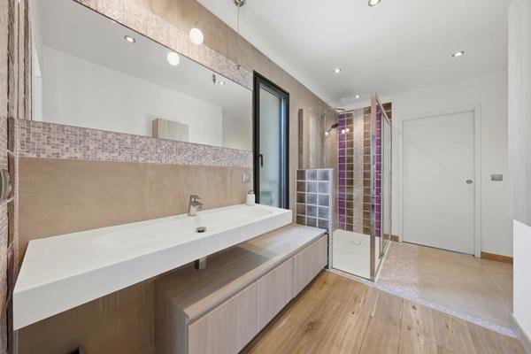 Maison contemporaine de 210 m² dans un domaine sécurisé à Saint-Clément-de-Rivière