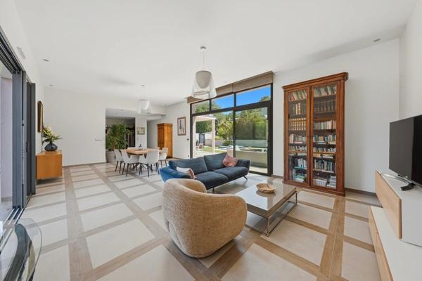 Maison contemporaine de 210 m² dans un domaine sécurisé à Saint-Clément-de-Rivière