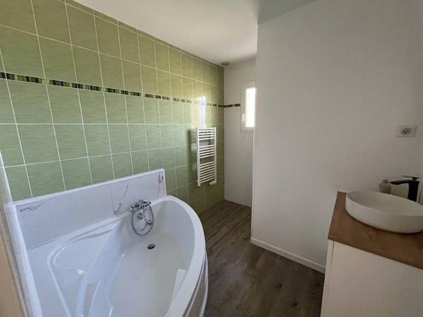 Maison contemporaine de 2011 de 169 M2 avec piscine sur 2707 M2