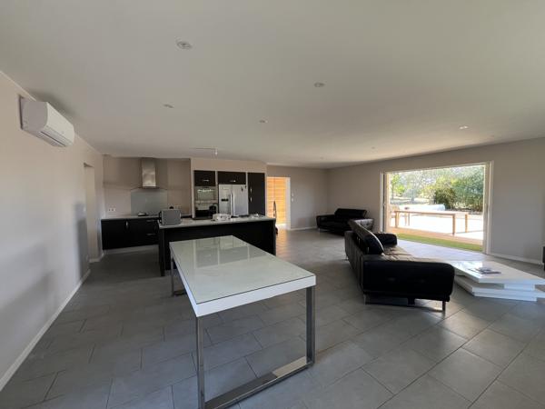 Maison contemporaine de 2011 de 169 M2 avec piscine sur 2707 M2
