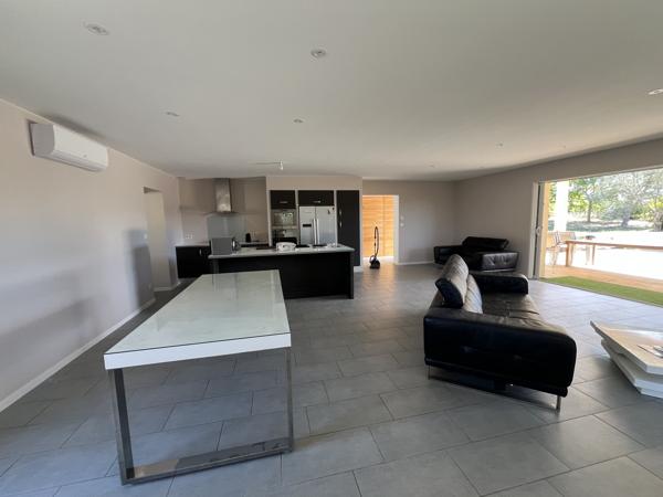 Maison contemporaine de 2011 de 169 M2 avec piscine sur 2707 M2