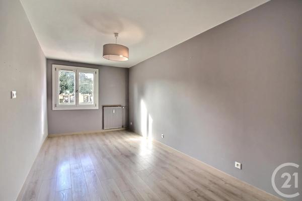 Appartement F4 à vendre  4 pièces - 91,45 m 2   CHATEAU THIERRY  - 02