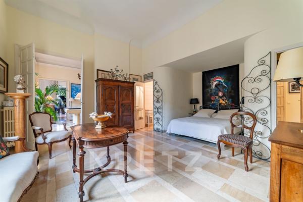 Nîmes – Écusson / Préfecture – Appartement bourgeois 283 m² avec ascenseur, garage et caves.