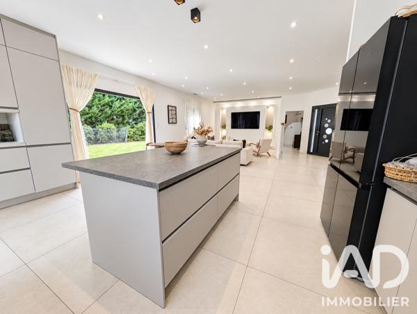 Maison à vendre 6 pièces 145 m² Saint-Seurin-sur-l'Isle