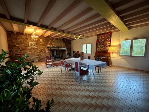 Propriété de caractère avec grange, dépendances et fort potentiel d’aménagement