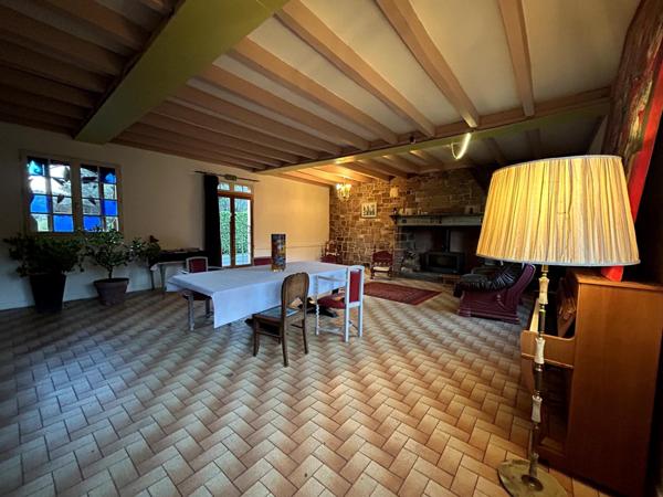 Propriété de caractère avec grange, dépendances et fort potentiel d’aménagement