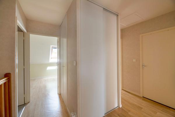 Maison Betton  7 pièce(s) PROXIMITE COMMODITES MAISON RECENTE PAS DE VIS A VIS  CINQ CHAMBRES