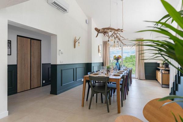 Villa Mimet 8 pièces 210 m2 - 950 000