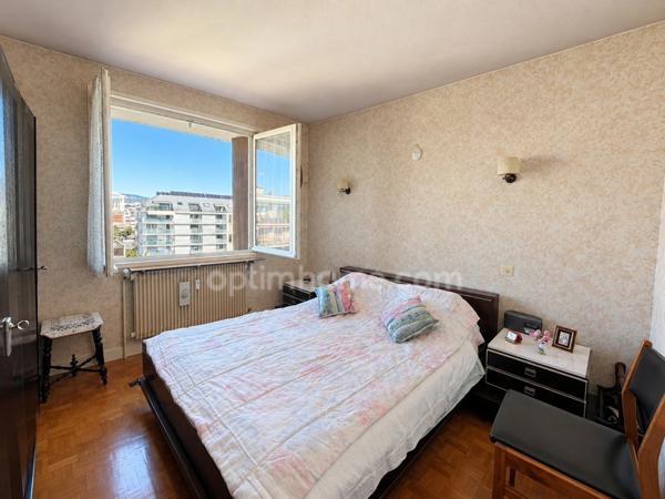 ANNECY - APPARTEMENT T3 A RENOVER - DERNIER ETAGE - BALCON VUE PANORAMIQUE MONTAGNES - A 350 m DU LAC