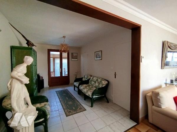Maison d'habitation d'environ 98m², avec 2 chambres, sur 3 niveau avec jardin et 2 parcelles de bois