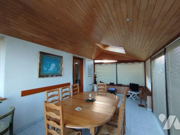 Maison d'habitation d'environ 98m², avec 2 chambres, sur 3 niveau avec jardin et 2 parcelles de bois