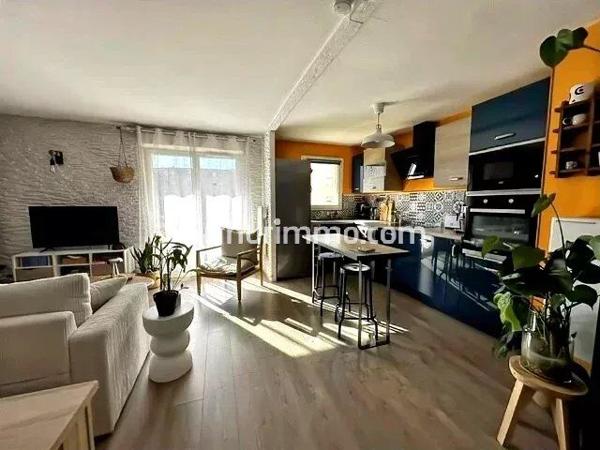 Vente                                                      Appartement
                        
                     3 pièces                      66 m2                     à Le Havre