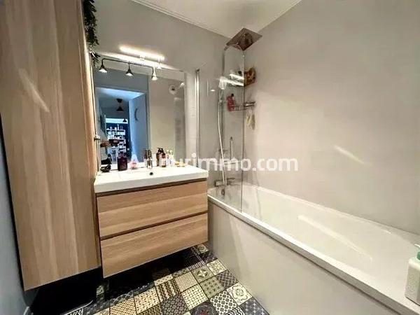Vente                                                      Appartement
                        
                     3 pièces                      66 m2                     à Le Havre