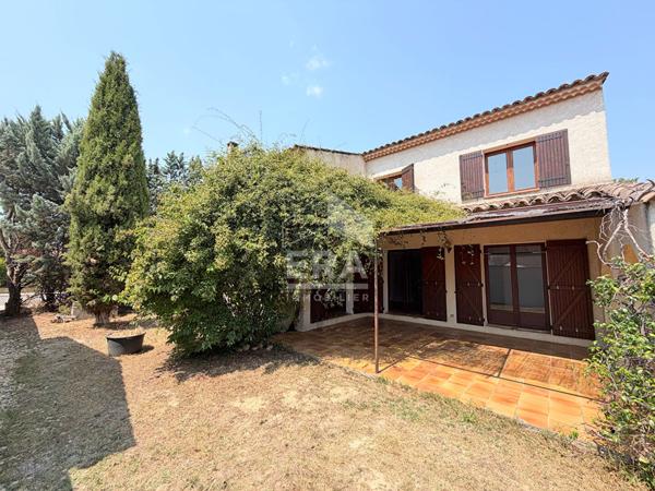 À VENDRE  EN CO-EXCLUSIVITE LE PUY-SAINTE-RÉPARADE 13610  VILLA FAMILIALE DE 7 PIÈCES D'ENVIRON 183 M², SUR UN TERRAIN CLOS ET PISCINABLE DE 675 M² AVEC GARAGE.