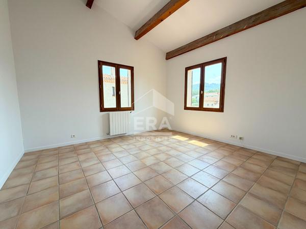 À VENDRE  EN CO-EXCLUSIVITE LE PUY-SAINTE-RÉPARADE 13610  VILLA FAMILIALE DE 7 PIÈCES D'ENVIRON 183 M², SUR UN TERRAIN CLOS ET PISCINABLE DE 675 M² AVEC GARAGE.