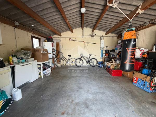 À VENDRE  EN CO-EXCLUSIVITE LE PUY-SAINTE-RÉPARADE 13610  VILLA FAMILIALE DE 7 PIÈCES D'ENVIRON 183 M², SUR UN TERRAIN CLOS ET PISCINABLE DE 675 M² AVEC GARAGE.