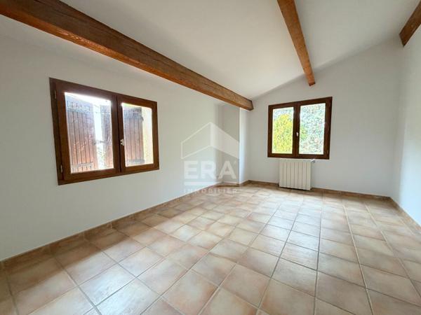 À VENDRE  EN CO-EXCLUSIVITE LE PUY-SAINTE-RÉPARADE 13610  VILLA FAMILIALE DE 7 PIÈCES D'ENVIRON 183 M², SUR UN TERRAIN CLOS ET PISCINABLE DE 675 M² AVEC GARAGE.