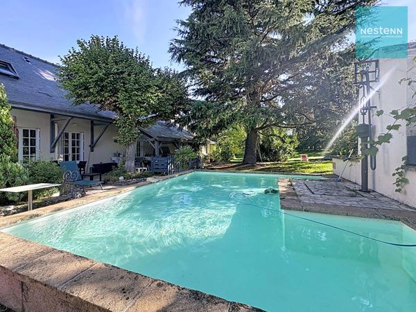 Propriété à vendre à Amboise sur plus d'un hectare, 366m² habitables, 9 chambres, piscine