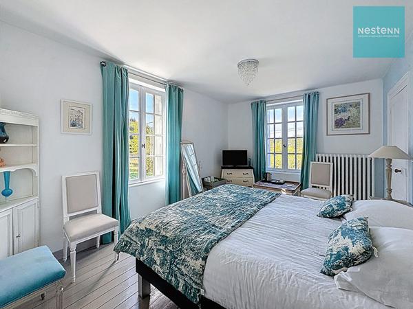 Propriété à vendre à Amboise sur plus d'un hectare, 366m² habitables, 9 chambres, piscine