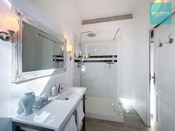 Propriété à vendre à Amboise sur plus d'un hectare, 366m² habitables, 9 chambres, piscine