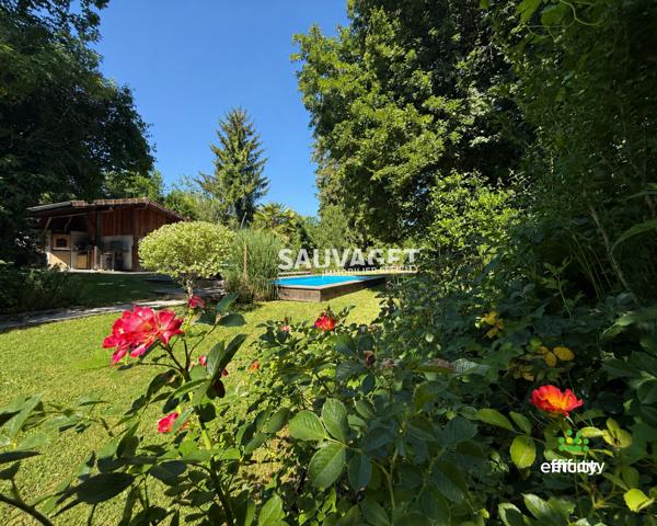 Maison
         8 pièces
        - 271 m² Bien prestige 829 000 € *