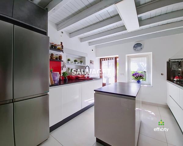 Maison
         8 pièces
        - 271 m² Bien prestige 829 000 € *