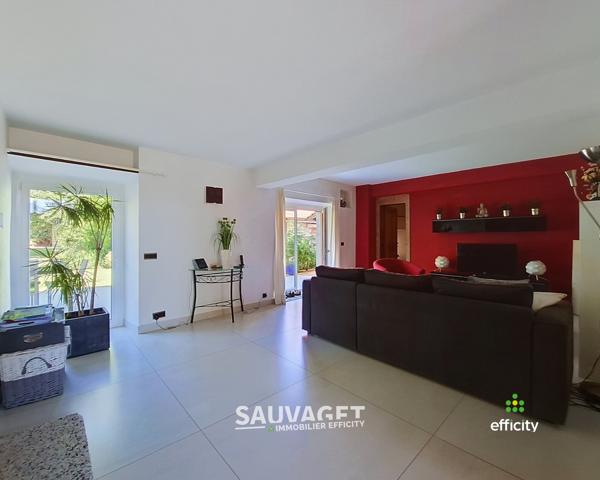 Maison
         8 pièces
        - 271 m² Bien prestige 829 000 € *