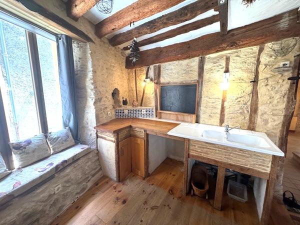 Maison de village de caractère, cour, véranda, dans un village de charme avec toute commodités Fanjeaux (11270)