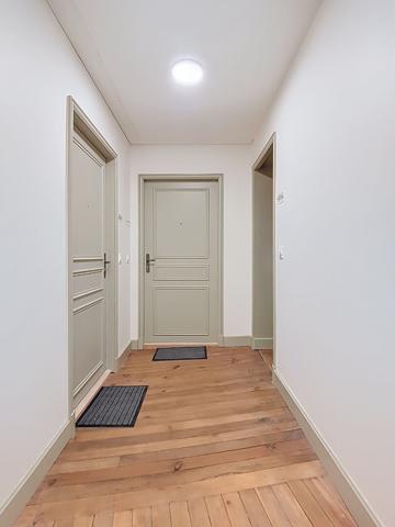 PAU au pied du Château, dans immeuble de caractère entièrement réhabilité, grand appartement T2 de 55 m²