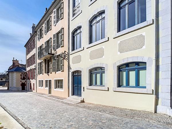 PAU au pied du Château, dans immeuble de caractère entièrement réhabilité, grand appartement T2 de 55 m²