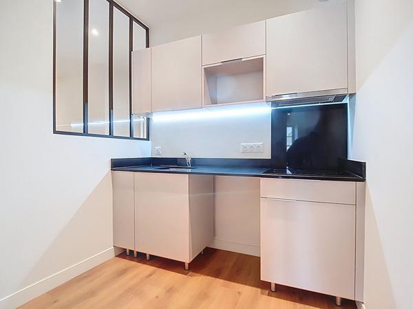 PAU au pied du Château, dans immeuble de caractère entièrement réhabilité, grand appartement T2 de 55 m²