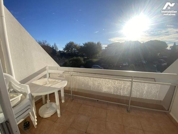 Studio à vendre à CARNON sous bail commercial.