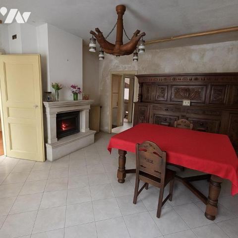 CONLIE centre : Maison de village 120 m² à rénover et actualiser