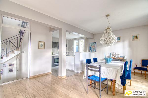 Versailles Butte Montbauron maison 7 pièces 225 m² habitables sur parcelle de 821 m² avec garage 2 voitures 2 250 000 € **  - Référence  28202