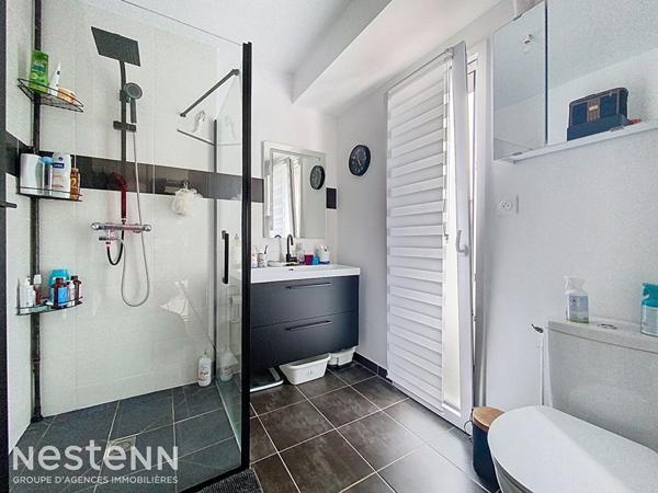 Maison contemporaine de 2020 sur Clohars-Carnoët avec vie de plain pied, 3 chambres, proche du bourg et des plages.