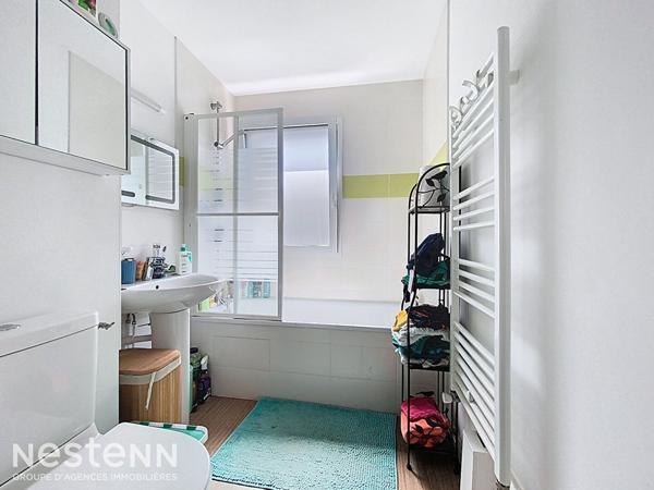 Maison contemporaine de 2020 sur Clohars-Carnoët avec vie de plain pied, 3 chambres, proche du bourg et des plages.