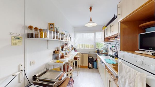 DERNIER ÉTAGE - APPARTEMENT 4 PIÈCES AU CALME