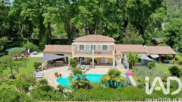 Maison à vendre 8 pièces 230,81 m² Solliès-Toucas
