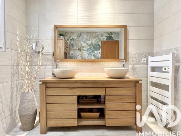 Maison à vendre 8 pièces 230,81 m² Solliès-Toucas