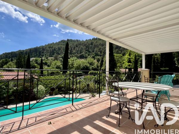 Maison à vendre 8 pièces 230,81 m² Solliès-Toucas