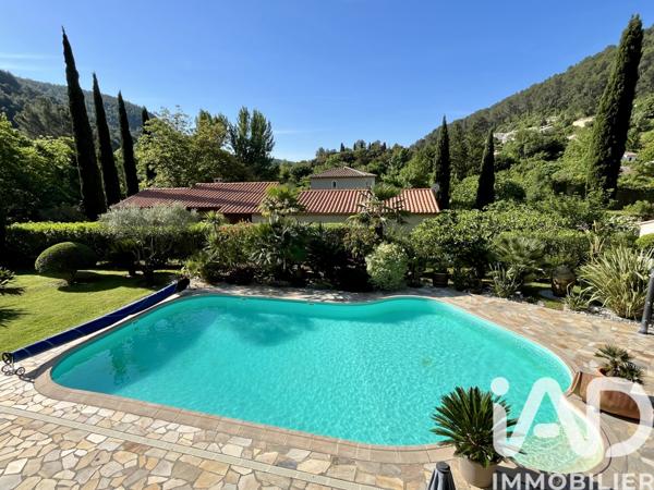 Maison à vendre 8 pièces 230,81 m² Solliès-Toucas
